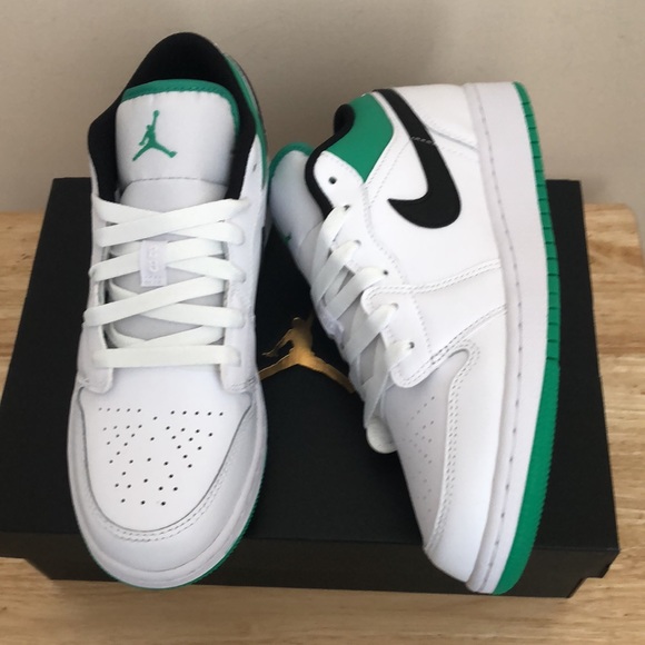 💚🤍NIKE AIR JORDAN 1 LOW GS SNEAKERS🤍💚 - Picture 5 of 13